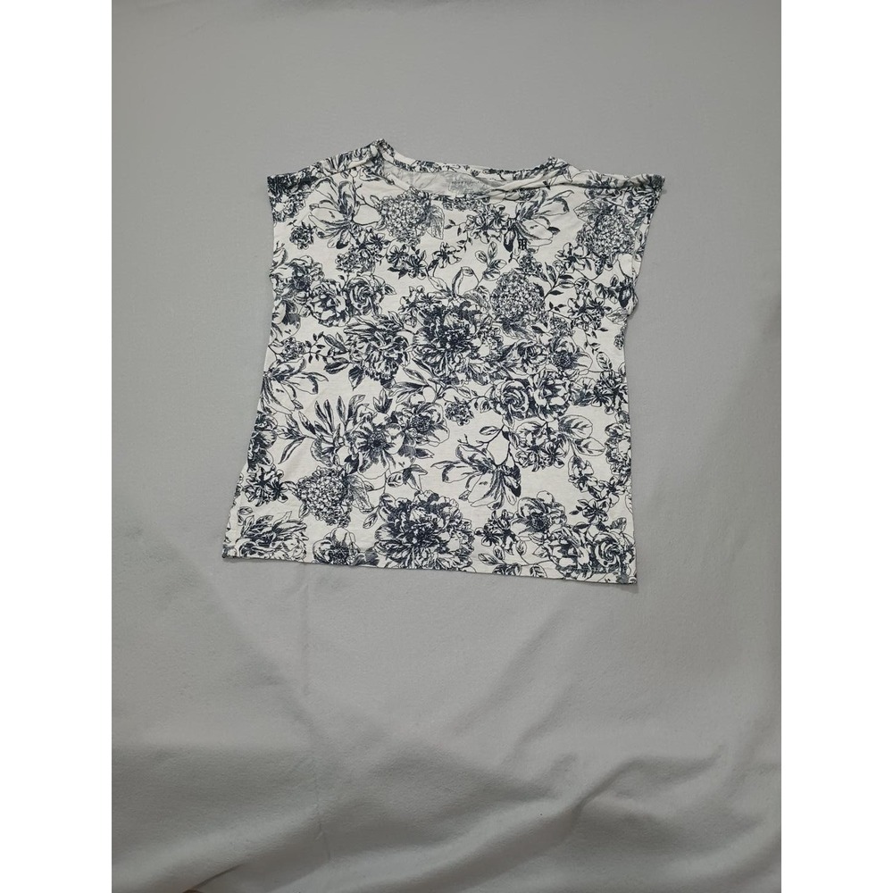 Tommy Hilfiger women’s floral top, size Medium, ivory/cream with navy botanical